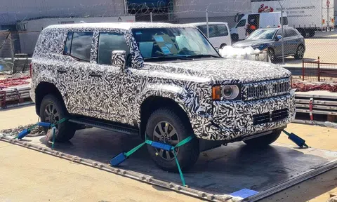 Lộ diện Toyota Land Cruiser Prado phiên bản 'lạ', sẽ sử dụng động cơ mới ít ai ngờ tới?