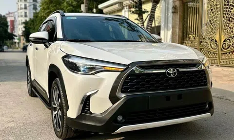 Toyota Corolla Cross 2021 chạy lướt 10.000 km lên sàn xe cũ với giá ngang Mazda3 'đập hộp'