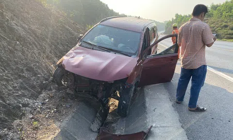 Cảnh báo nguy cơ mất an toàn do ô tô nổ lốp trên cao tốc Cam Lộ - La Sơn khi nhiệt độ tăng cao
