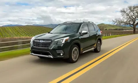 Thế hệ mới sắp 'lên kệ', Subaru Forester đời cũ bất ngờ 'bán chạy như tôm tươi'