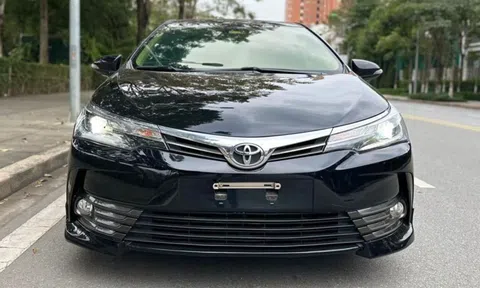 Toyota Corolla Altis Sport chào bán giá chỉ ngang Honda City sau 7 năm sử dụng