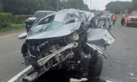 Indonesia: Xe Toyota nát đầu sau tai nạn, người dùng lo lắng về mức độ an toàn