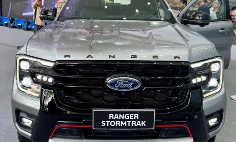 ‘Vua bán tải’ Ford Ranger mở bán phiên bản Stormtrak, chốt giá 1,039 tỷ đồng