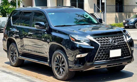 Xe sang off-road Lexus GX460 lăn bánh 4 năm xuống giá ngang một chiếc Mercedes C200