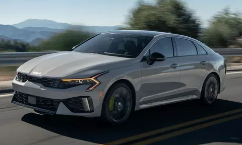 Kia K5 2025 chốt giá bán cao hơn bản tiền nhiệm, sẵn sàng cạnh tranh Toyota Camry