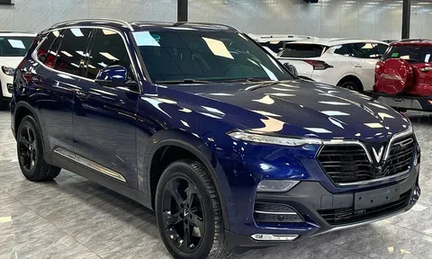 VinFast Lux SA2.0 lăn bánh 4 năm rao bán giá bao nhiêu trên thị trường xe cũ?