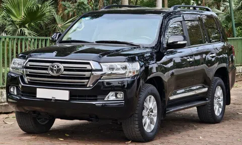 Toyota Land Cruiser cũ rao bán với giá ngỡ ngàng sau 8 năm lăn bánh