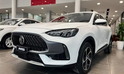 Giá SUV hạng C MG HS tiếp tục giảm sâu, rẻ hơn cả Toyota Yaris Cross