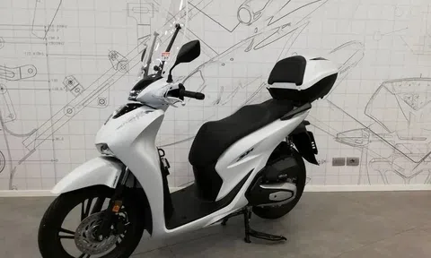Honda SH 2024 ra mắt màu mới đẹp mê ly, giá quy đổi hơn 100 triệu đồng