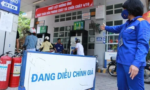 Giá xăng dầu trong nước quay đầu giảm mạnh đến hơn 700 đồng/lít