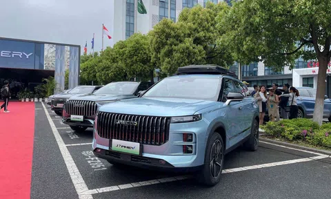 Ảnh thực tế Jeacoo J7 PHEV sắp về Việt Nam: Tầm vận hành 1.200 km, cạnh tranh với CX-5, CR-V