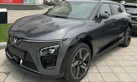 Bất ngờ về giá bán của chiếc VinFast VF7 chạy lướt đầu tiên lên sàn xe cũ