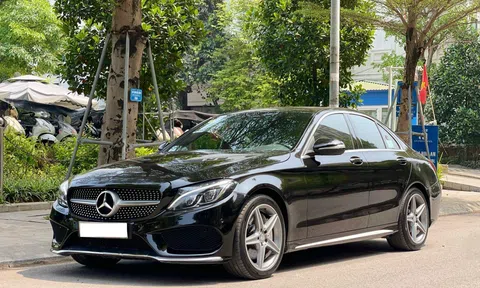 Chiếc Mercedes C250 AMG đời 2015 này rao bán chỉ ngang một chiếc Honda City