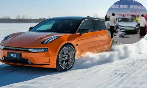 Xe điện Trung Quốc bất ngờ lao vào người xem, "náo loạn" tại triển lãm vì sự cố không ngờ tới