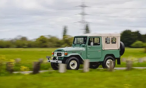 Hô biến Toyota Land Cruiser sản xuất 1960 thành xe điện: Giữ nguyên số sàn, chạy 240km/ sạc