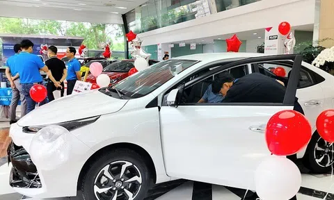 Giá ô tô đồng loạt giảm mạnh nhưng người dùng Việt vẫn không vội mua xe