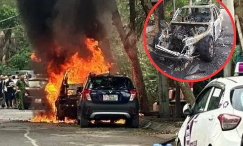 Hà Nội: Xe sang BMW X5 bất ngờ bị lửa thiêu rụi khi đang dừng đỗ bên đường
