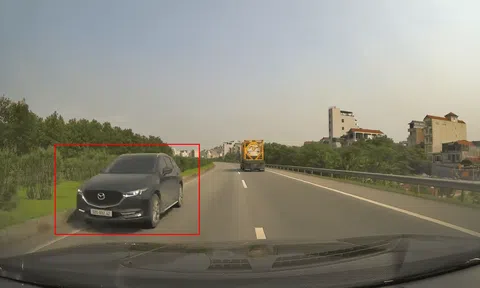 Bức xúc ô tô ngang nhiên chạy ngược chiều trên cao tốc, suýt dẫn đến tai nạn