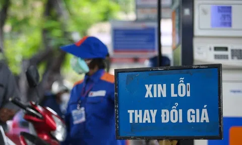 Giá xăng "hạ nhiệt", xăng RON 95 xuống dưới mức 24.000 đồng/lít