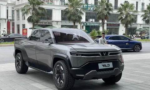 "Sờ tận tay" bán tải điện VinFast Wild được trưng bày tại Hà Nội