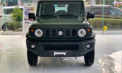 Khách hàng bức xúc vì Suzuki Jimny "loạn giá", đặt cọc 8 tháng vẫn chưa có xe