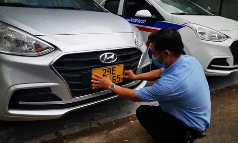 Nhận biết xe dịch vụ, taxi "hoàn lương" một cách chính xác