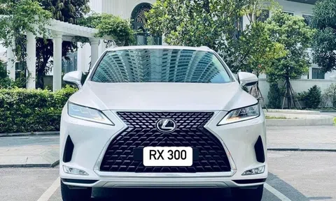 Sau 4 năm sử dụng, Lexus RX 300 'lướt' được rao bán với giá khó tin