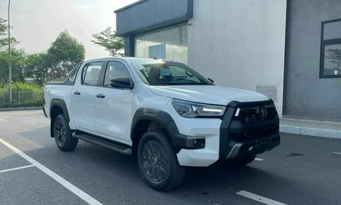 Toyota Hilux 2024 cập bến thị trường Việt, giá khởi điểm từ 688 triệu đồng