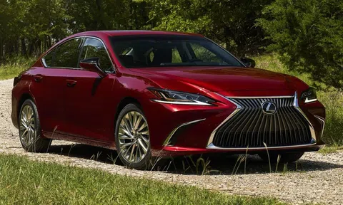 Cơ hội mua xe sang Lexus ES rẻ hơn Toyota Camry tại Mỹ