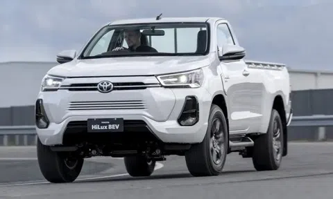 Toyota Hilux chạy điện chạy thử nghiệm tại Thái Lan, ngày ra mắt đã rất gần