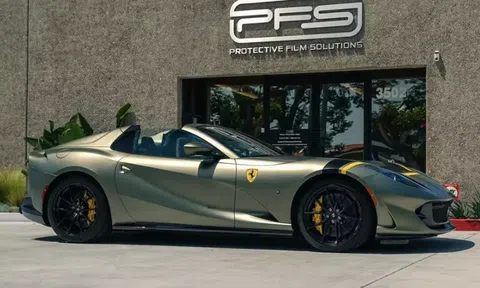 Cận cảnh siêu phẩm Ferrari 812 GTS sắp về Việt Nam với màu sơn hiếm có