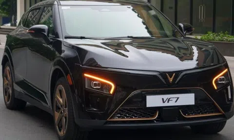 VinFast VF 7 Hỏa Long Độc Bản đầu tiên chính thức tới tay khách hàng Việt Nam