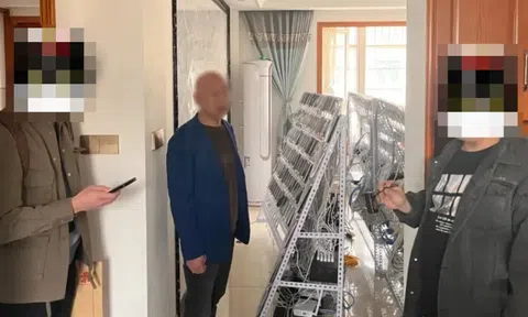 Dùng 4.600 điện thoại để "tăng mắt" livestream, người đàn ông ngồi tù 15 tháng