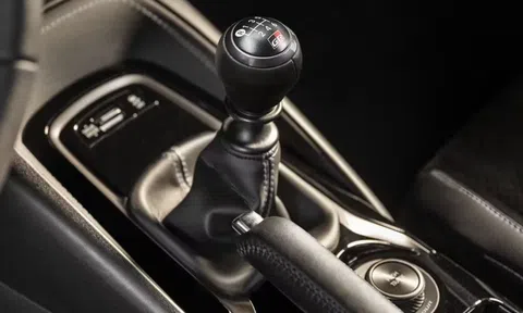 Pha chuyển số tai hại của chủ xe Toyota GR Corolla, tiền sửa chữa đắt ngang mua mới