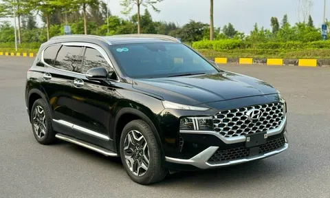 Lăn bánh 2 năm, Hyundai Santa Fe chạy lướt bán lại với giá ngỡ ngàng