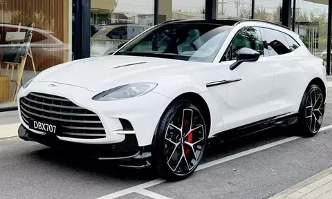 Aston Martin DBX707 màu trắng Zenith While đầu tiên về Việt Nam, giá gấp rưỡi Lamborghini Urus