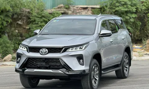 SUV 7 chỗ Toyota Fortuner Legender chạy 2 vạn km rao bán bao nhiêu trên thị trường xe cũ?