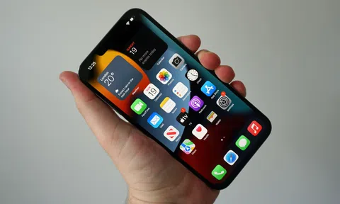 iPhone giảm giá bán lần đầu tiên trong lịch sử