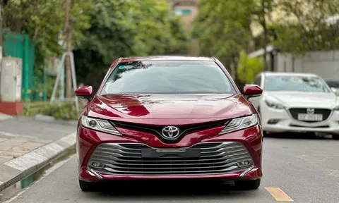 Toyota Camry 2020 lăn bánh 4 năm có giá bao nhiêu trên sàn xe đã qua sử dụng?