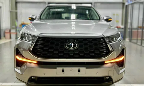 Tân binh Toyota Innova Cross 2023 chạy ‘siêu lướt’ lên sàn xe cũ với giá bất ngờ