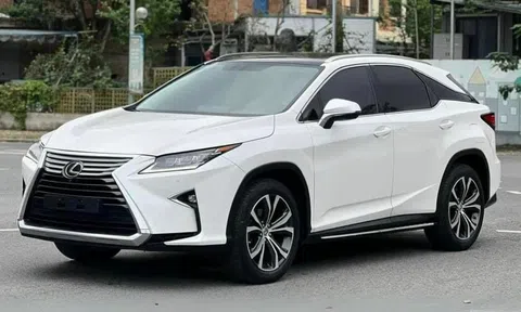 Lăn bánh 8 năm, xe sang Lexus RX 350 2016 rớt giá ngang một chiếc Hyundai Santa Fe