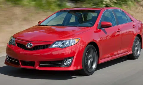 Bất ngờ lý do Toyota Camry 2013 lại là mẫu xe cũ đáng mua nhất