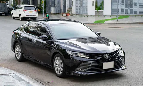 Bất ngờ giá rao bán của Toyota Camry 2021 chạy lướt 3 năm tại Việt Nam