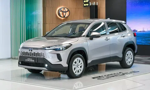 Toyota Corolla Cross 2024 bán gần 1.000 xe ngay trong tháng đầu tiên ra mắt khách Việt