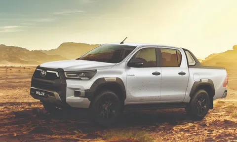 Toyota Hilux vươn lên mạnh mẽ, Ford Ranger vẫn là 'ông hoàng bán tải'