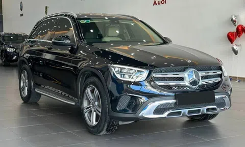 Mercedes-Benz GLC 200 2021 sử dụng 3 năm trượt giá ngang Hyundai Creta