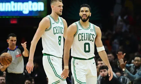 Brian Scalabrine cáo buộc Miami Heat cố tình làm tổn thương Jayson Tatum