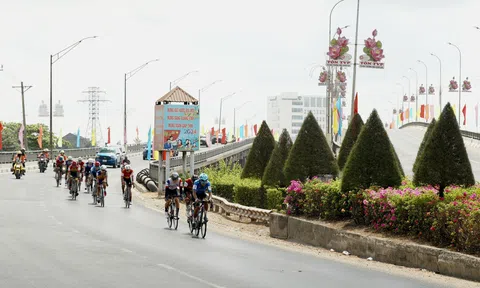 Trúc Xinh nỗ lực bất thành, Petr Rikunov lần thứ 9 thắng chặng 21 giải đua xe đạp Cúp Truyền hình HTV 2024