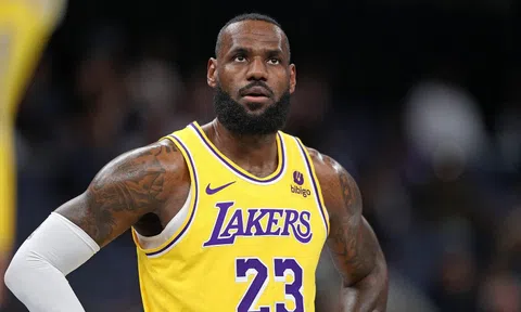 LeBron James phản ứng trước tin đồn về tương lai