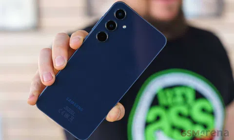 Chiến binh tầm trung Galaxy M55 lộ diện: Thiết kế đẹp như Galaxy S24, màn hình rộng ngang iPhone 15 Pro Max